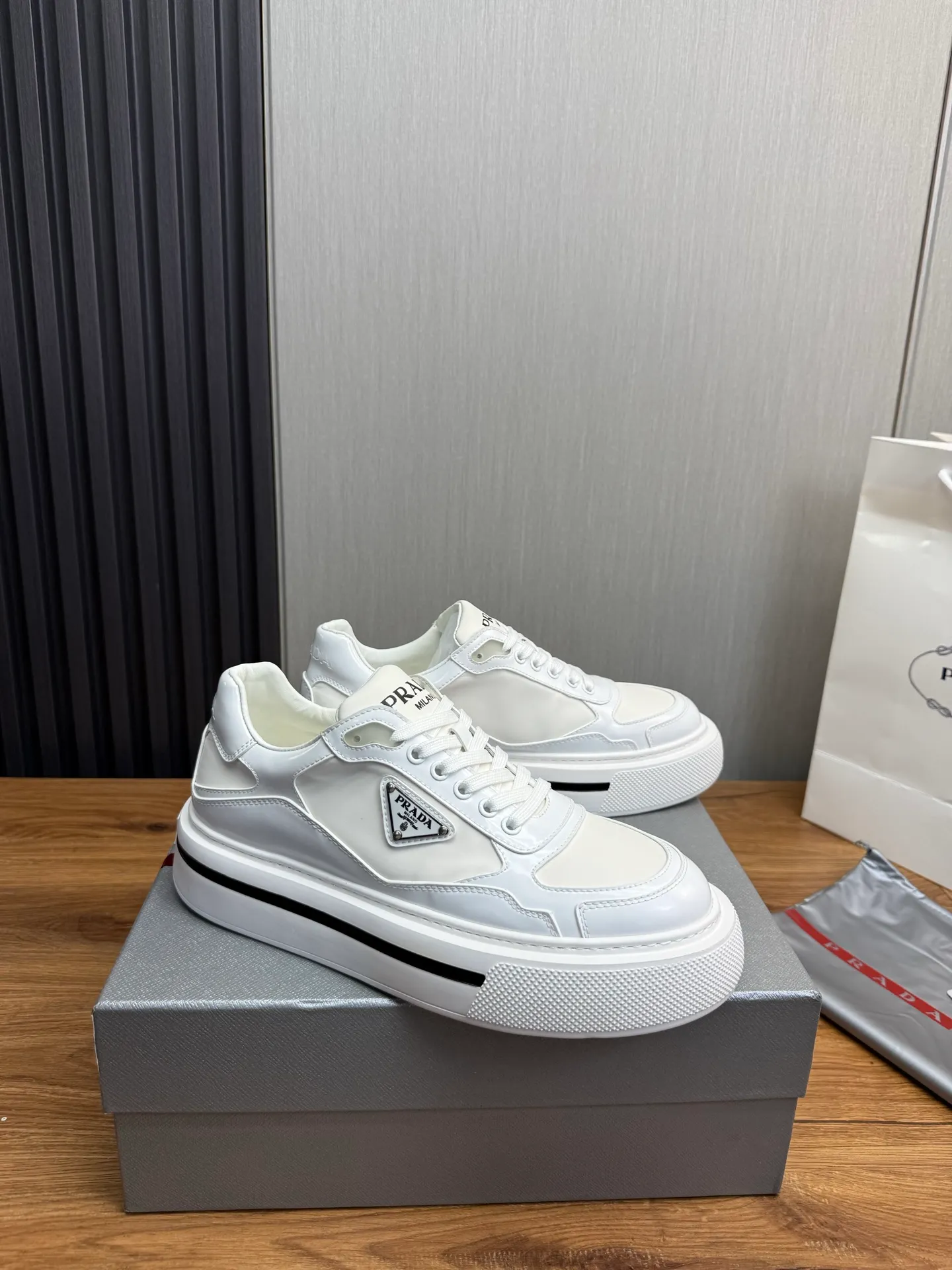 Men's shoes 💰580💰 [PRADA] Hot-selling men's shoes shipped 👏Official website synchronized ⬆️ Original cowhide fabric + cowhide lining, cowhide feet 🐮 1:1 shipment ✔️Original original sole, 38-45 (45. Customized, non-refundable)
